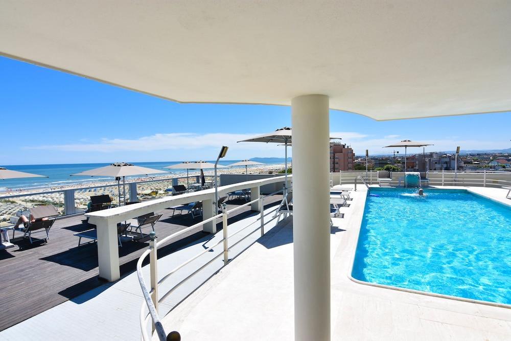 Waldorf Suite Hotel Rimini Buitenkant foto