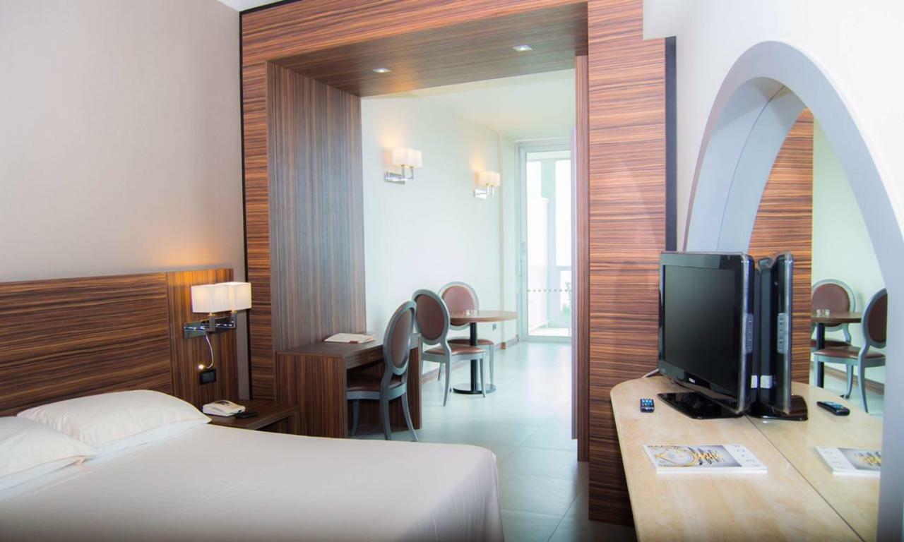 Waldorf Suite Hotel Rimini Buitenkant foto